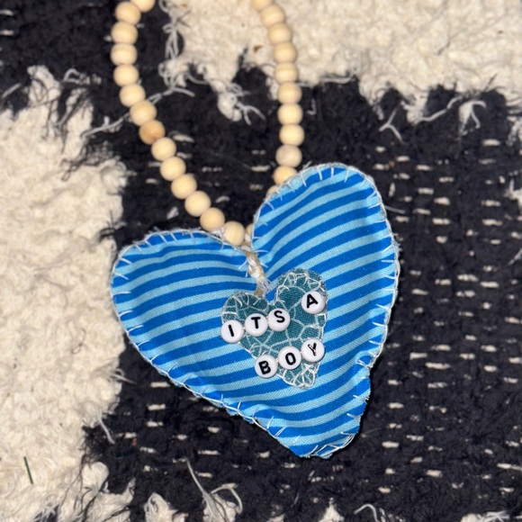 Baby shower puffy heart decor - Picture 2 of 3